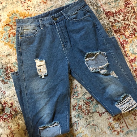 High-waisted Distressed Jeans - Picture 2 of 12